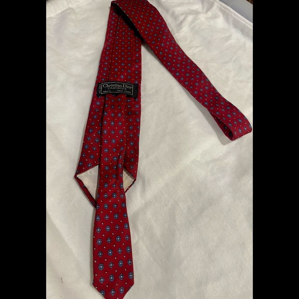 Christian Dior Cravates Tie Maroon with blue flowers. 100% silk. Vintage!!!